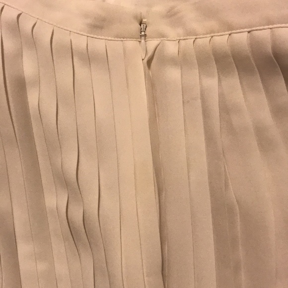 NWT Express Black and White Skirt. Size 0. 100% Polyester. - Picture 3 of 4